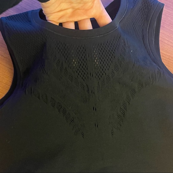 🖤Ujjayi crop tank 🖤 - Picture 4 of 8